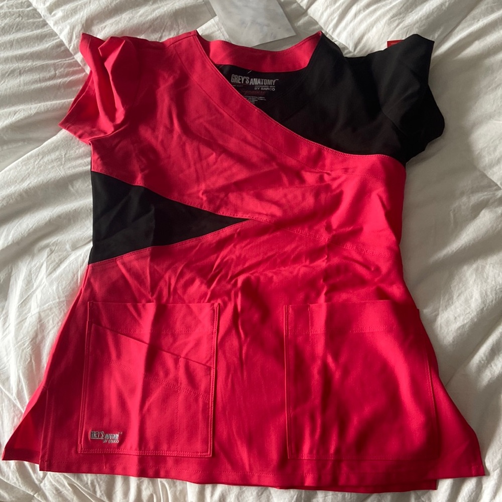 Greys anatomy watermelon/black scrub top